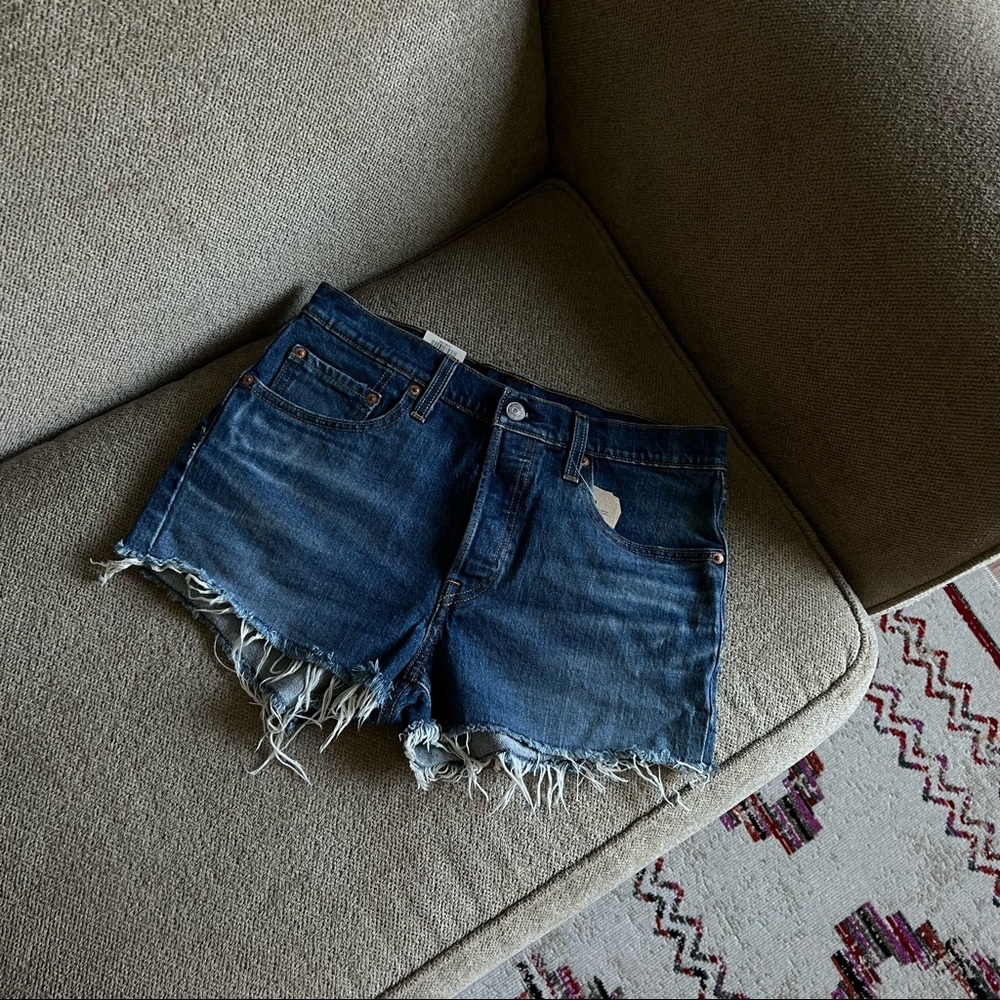 Levi’s 501  NWT mid Rise Womens Shorts - Picture 5 of 5